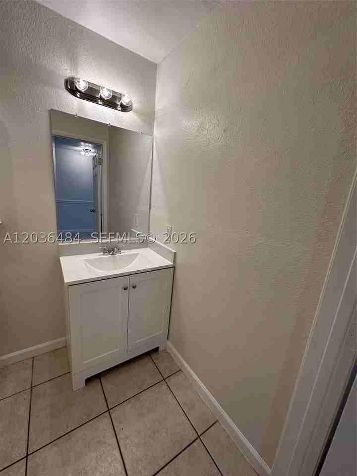 1245 Ne 15th Ave #B - Photo 5 of 10