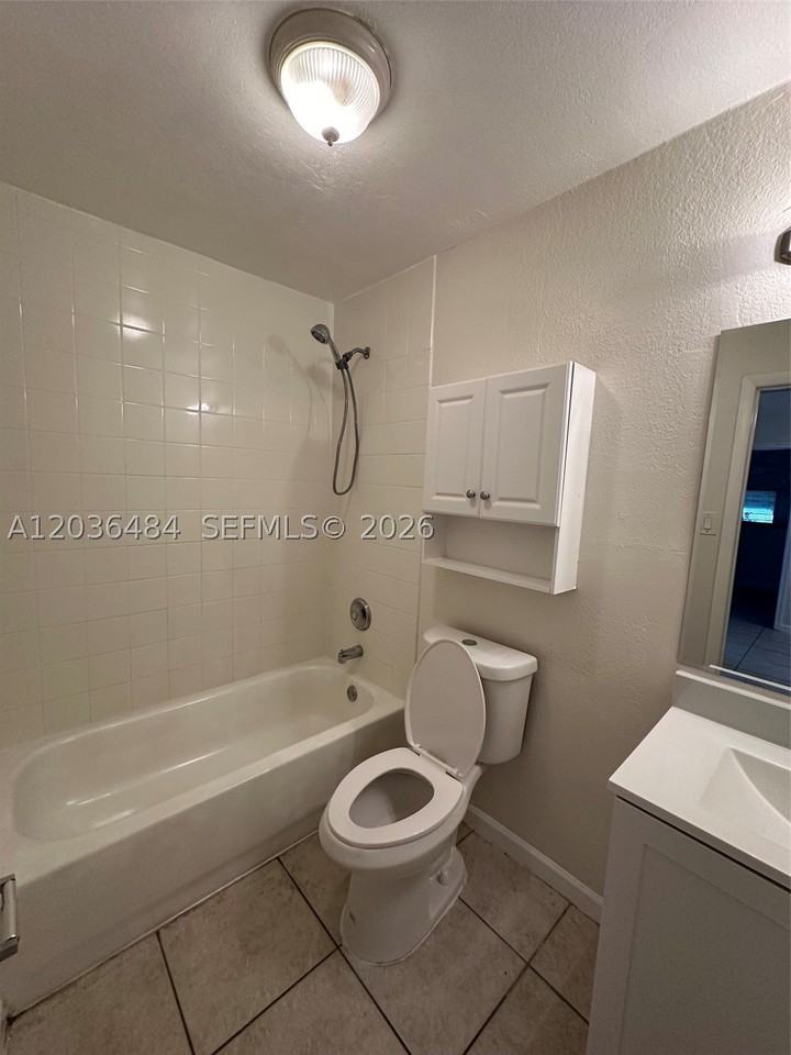 1245 Ne 15th Ave #B - Photo 6 of 10