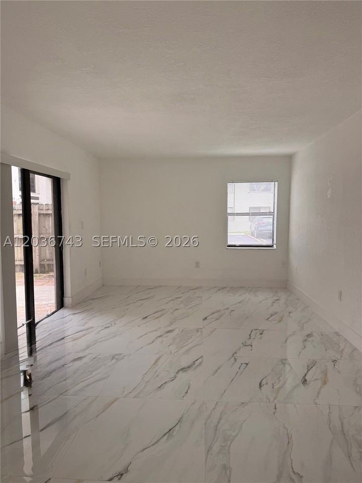 10875 Nw 7th St #11-36 - Photo 5 of 25