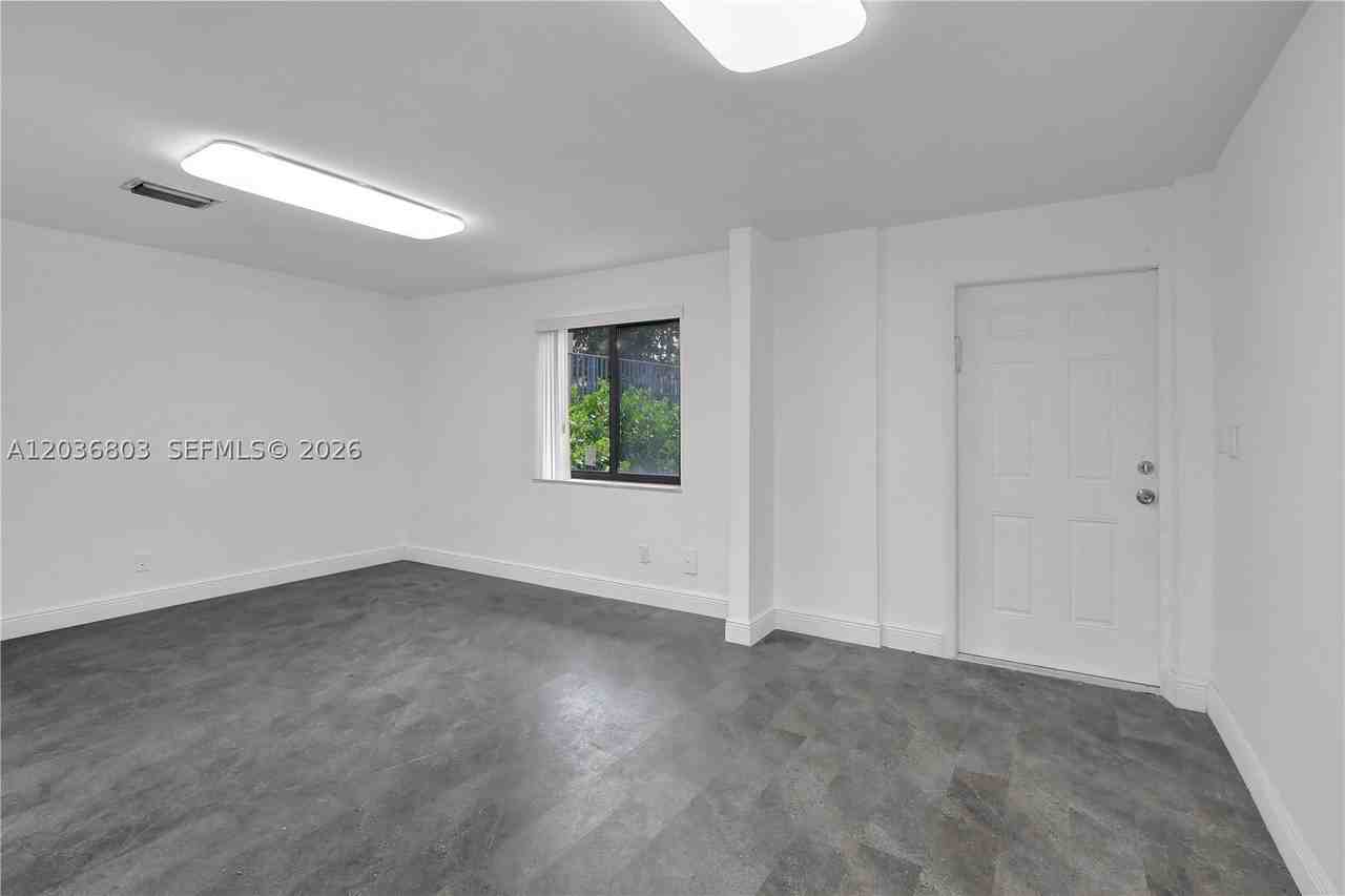 5980 Sw 40th Ave #E - Photo 6 of 26