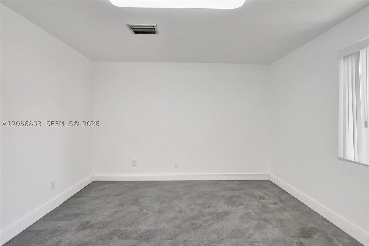 5980 Sw 40th Ave #E - Photo 7 of 26