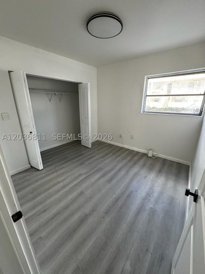 602 Sw 13th Ave #4 - Photo 4 of 10