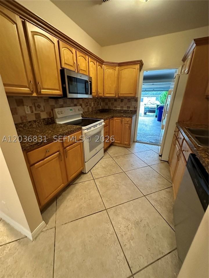 2988 Nw 7th Ct - Photo 4 of 16