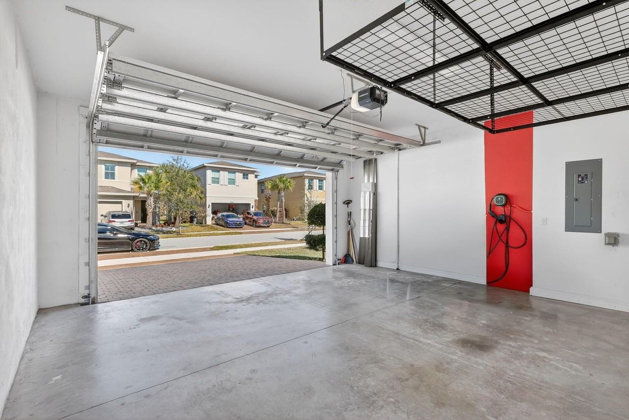 1609 Nw Cataluna Cir - Photo 4 of 20