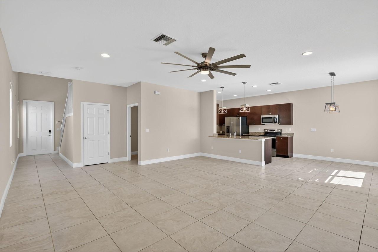 1609 Nw Cataluna Cir - Photo 7 of 20