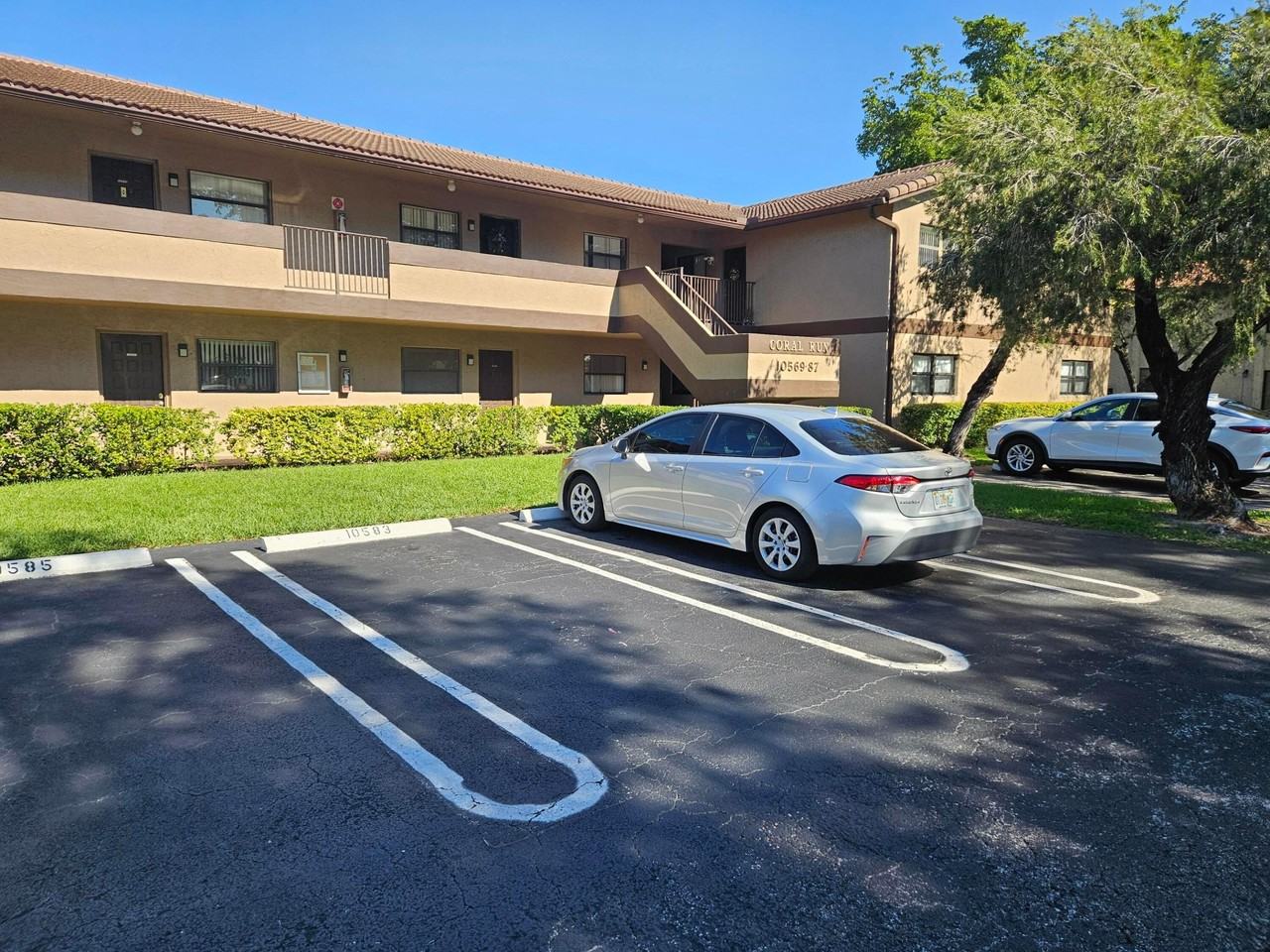 10571 Royal Palm Blvd #10571