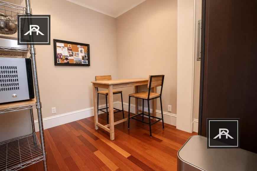 162 Strathmore Rd - Photo 3 of 10