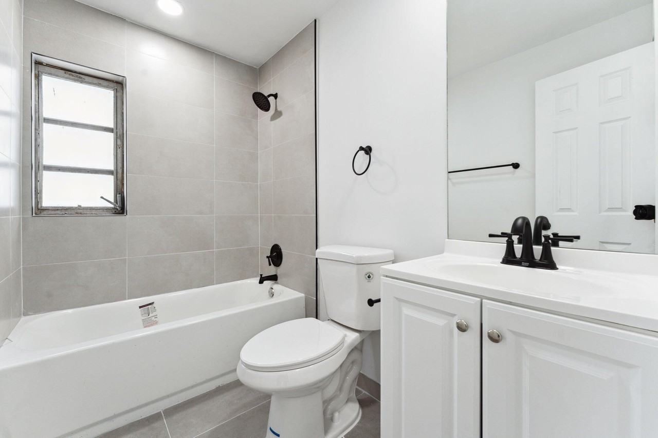 573 Nw 2nd Way - Photo 5 of 9