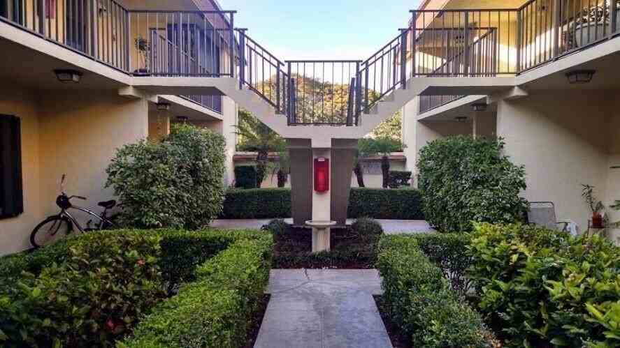 120 N M St #L - Photo 2 of 33