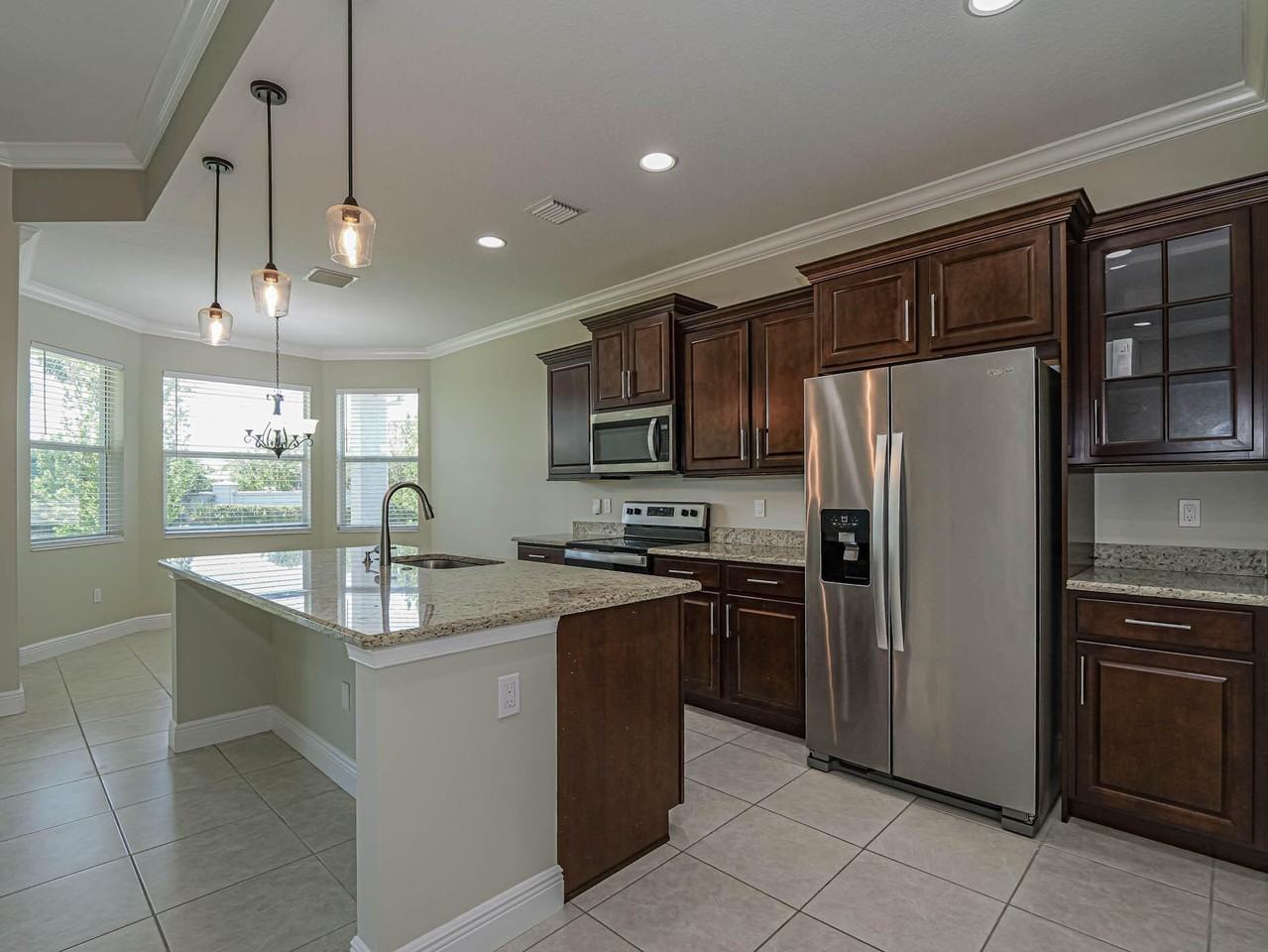 2529 Bella Vista Cir - Photo 2 of 37