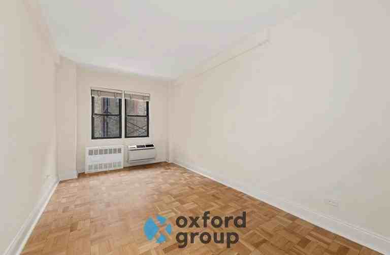 211 E 71st St - Photo 3 of 5