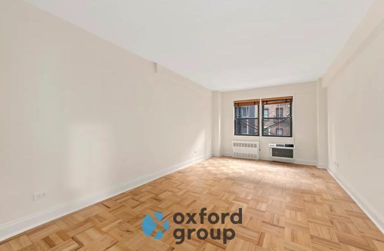 211 E 71st St - Photo 4 of 5