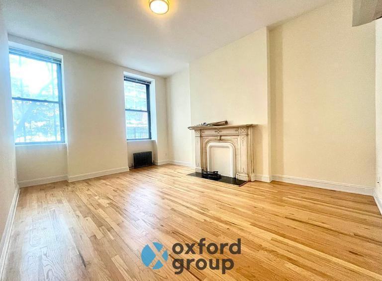 129 E 29th St - Photo 2 of 5