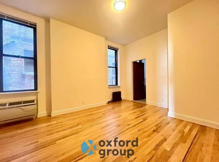 129 E 29th St - Photo 3 of 5