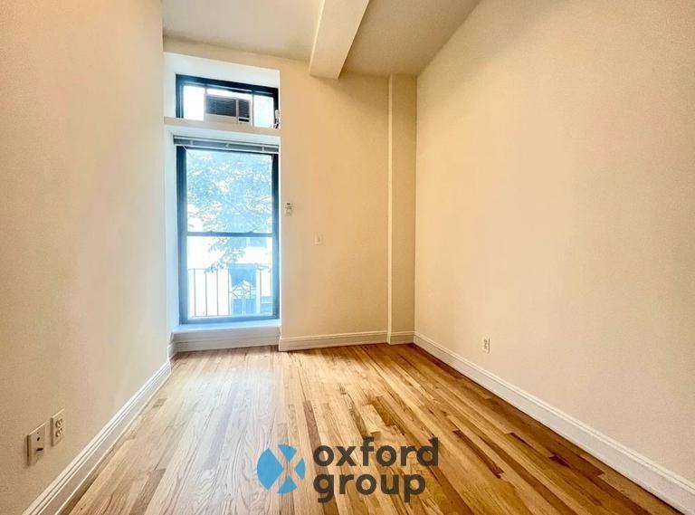 129 E 29th St - Photo 4 of 5