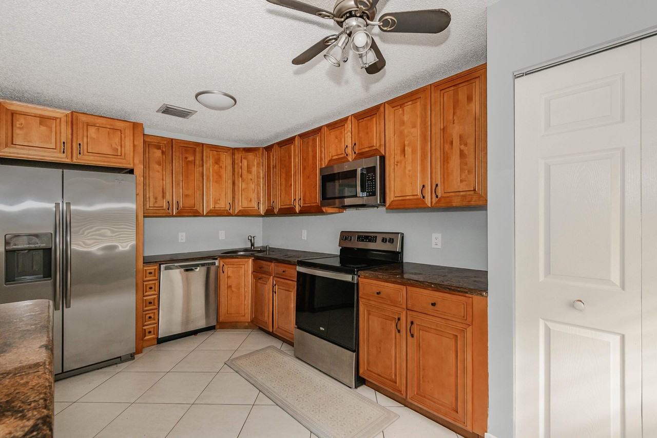 161 Meadows Dr #161 - Photo 2 of 26