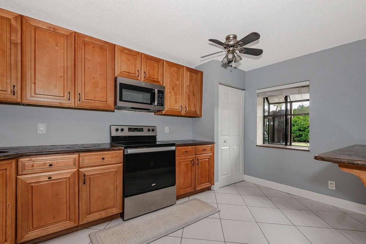 161 Meadows Dr #161 - Photo 3 of 26