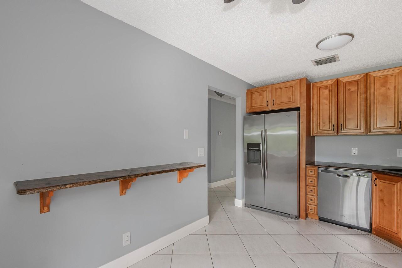 161 Meadows Dr #161 - Photo 4 of 26