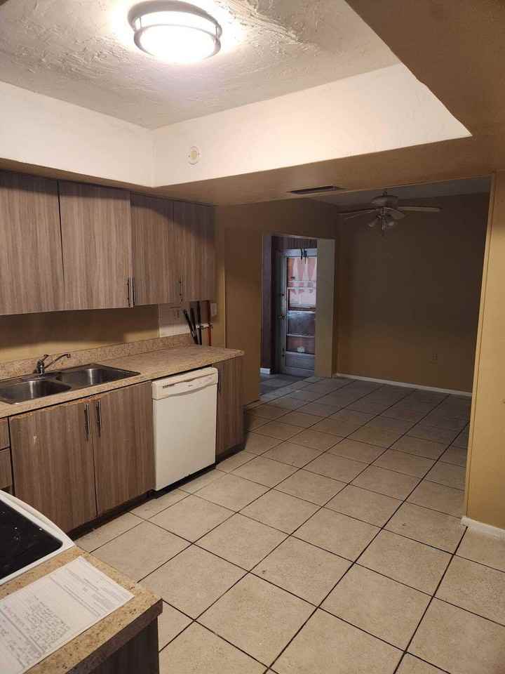 8030 Sunset Strip - Photo 2 of 8