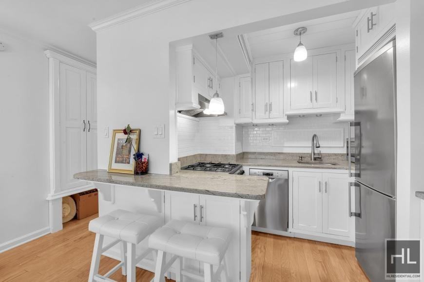 315 E 70th St - Photo 2 of 6