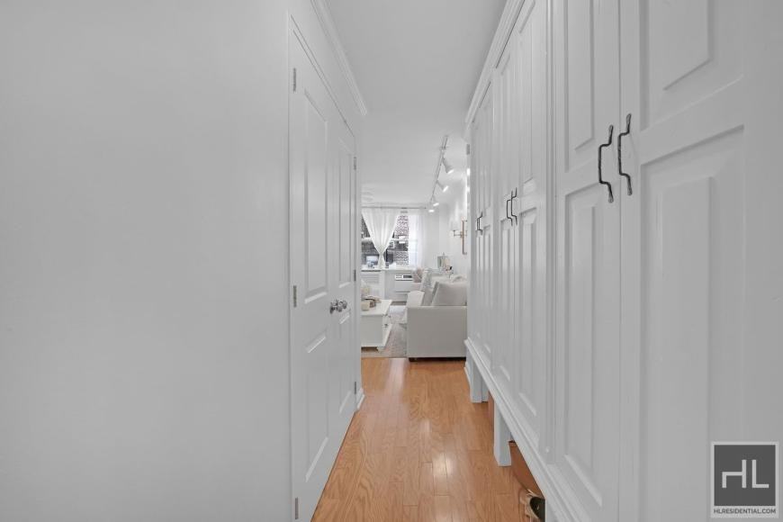 315 E 70th St - Photo 4 of 6