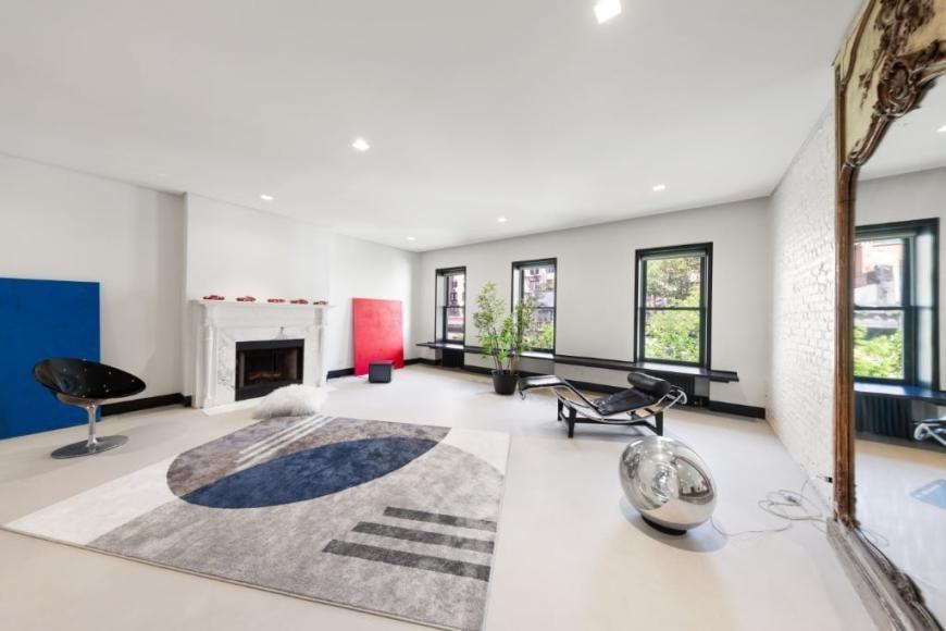 126 E 62nd St - Photo 2 of 10