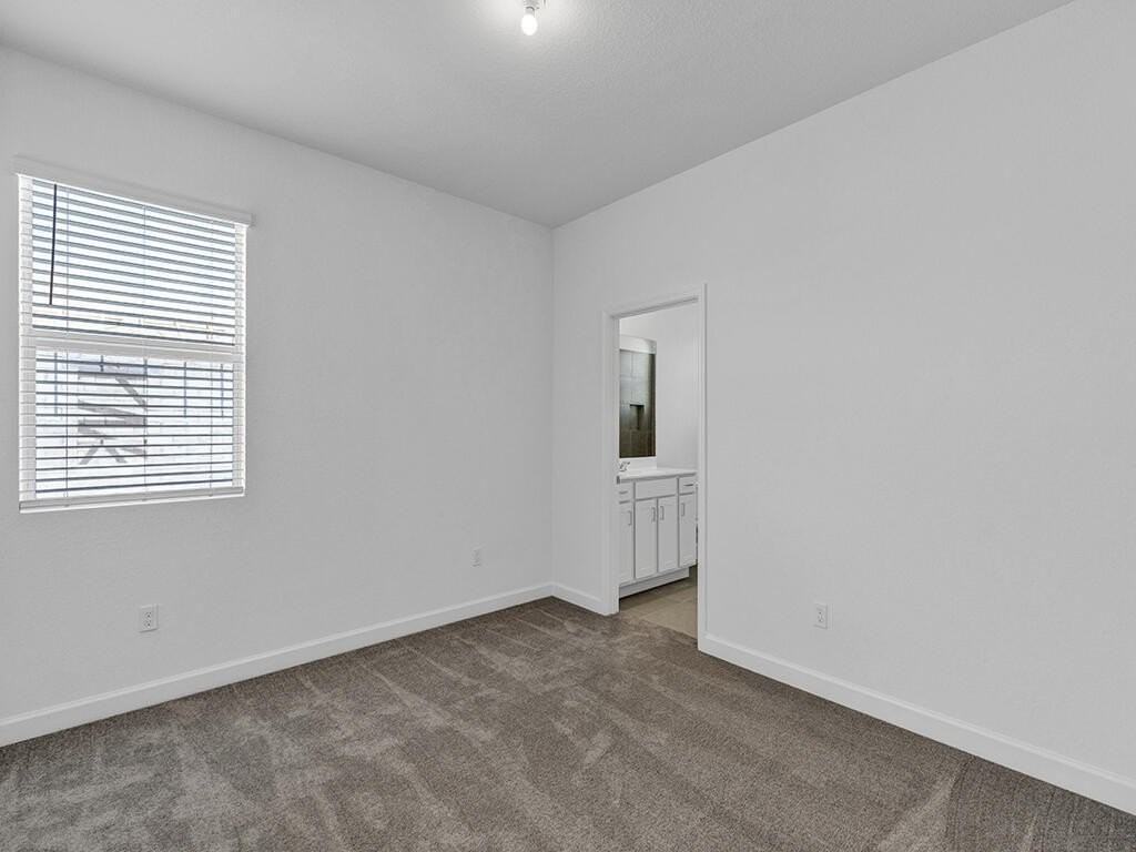 380 Se Crossoak Ln - Photo 5 of 48