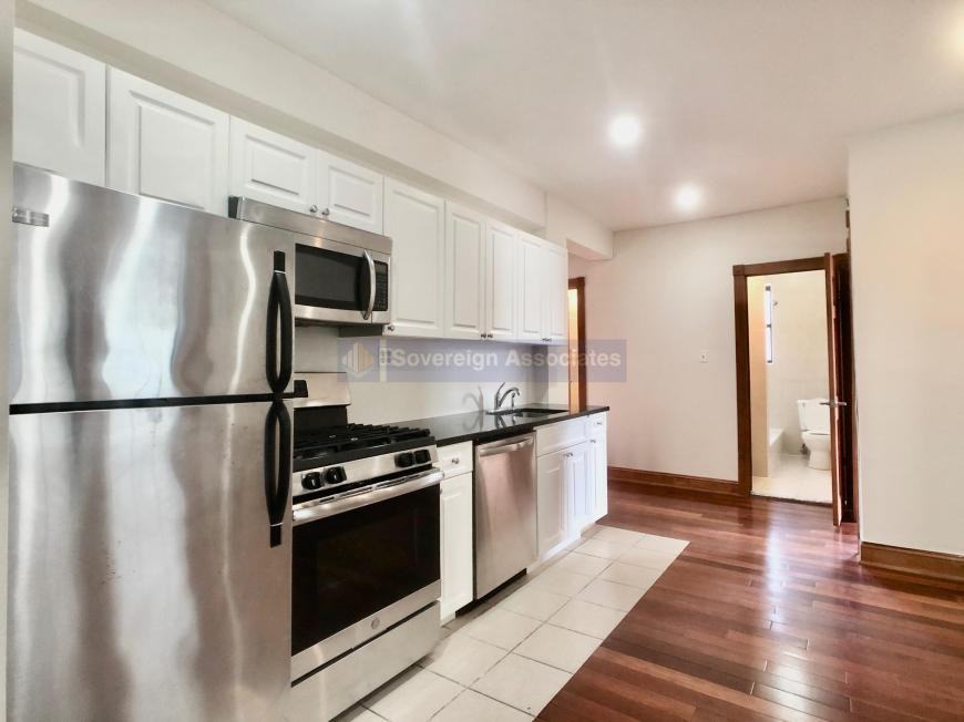 305 Convent Ave - Photo 3 of 10