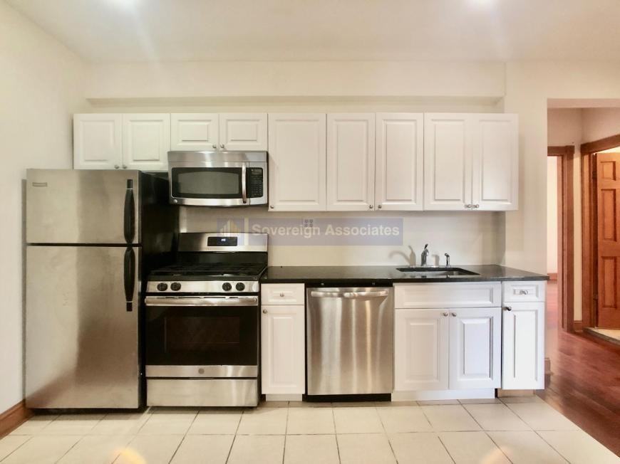 305 Convent Ave - Photo 4 of 10