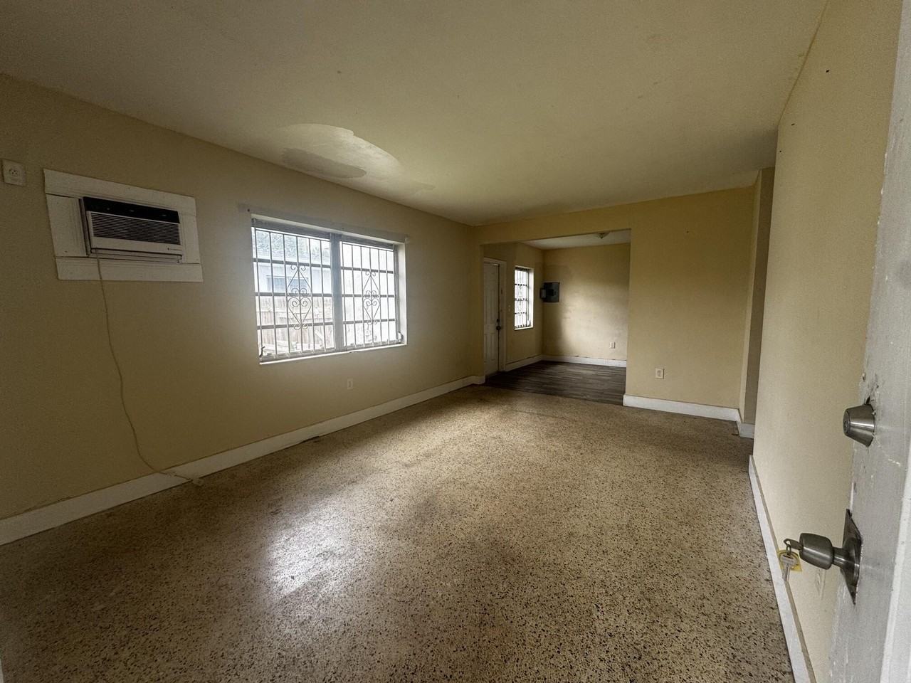 830 Nw 60th St - Photo 4 of 14