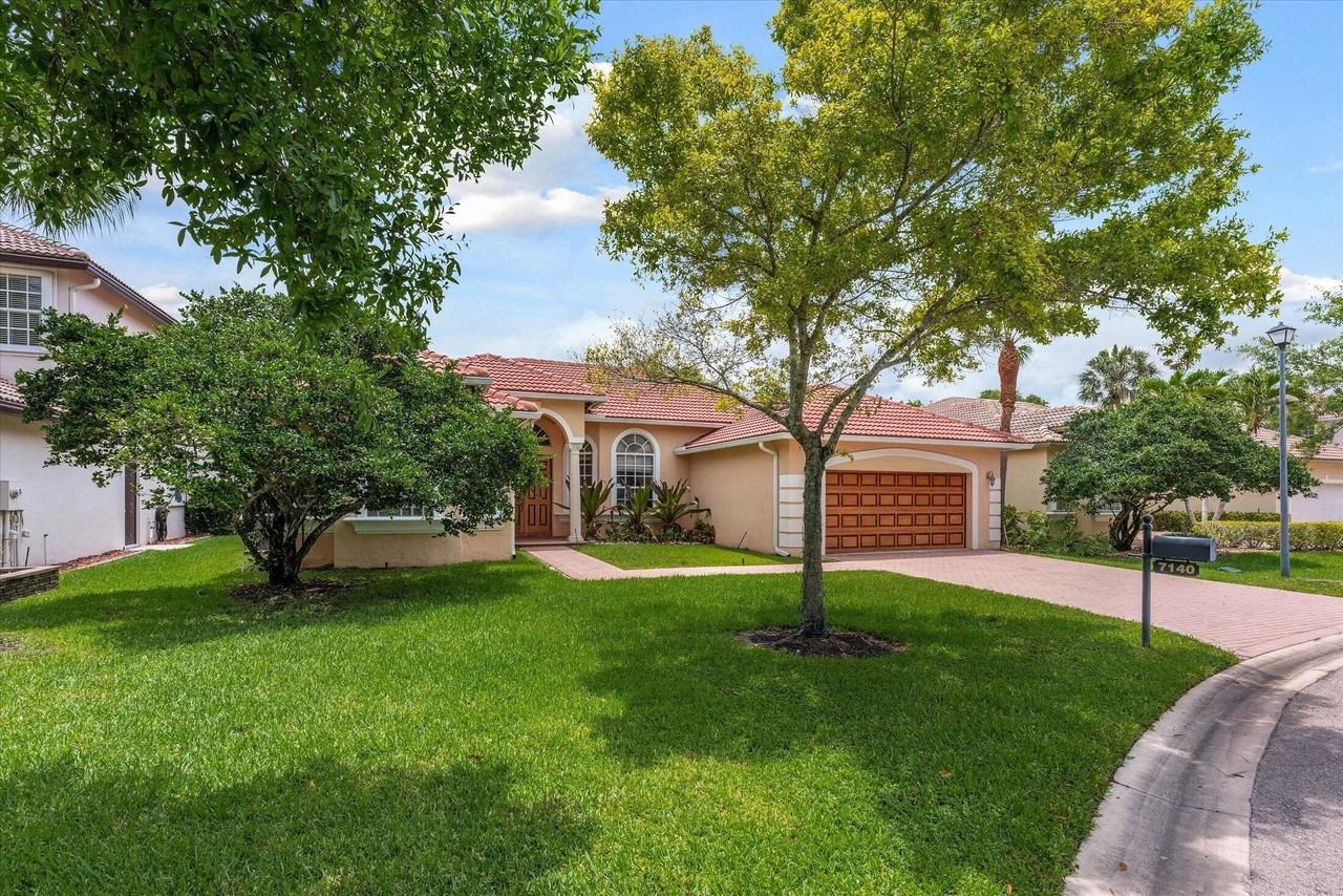 7140 Pinecreek Way - Photo 4 of 47