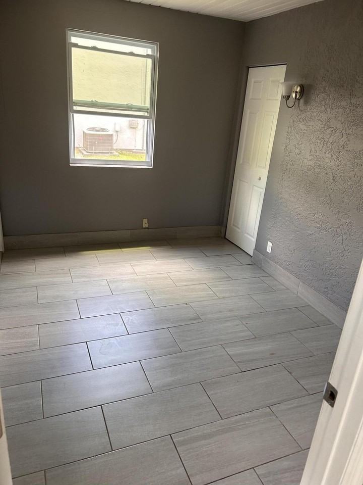 2029 Se Hideaway Cir - Photo 3 of 12
