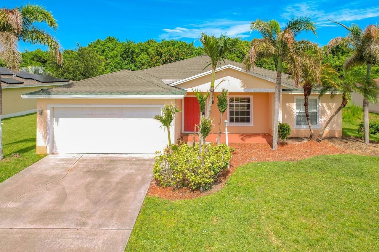 6416 Las Palmas Way - Photo 4 of 33