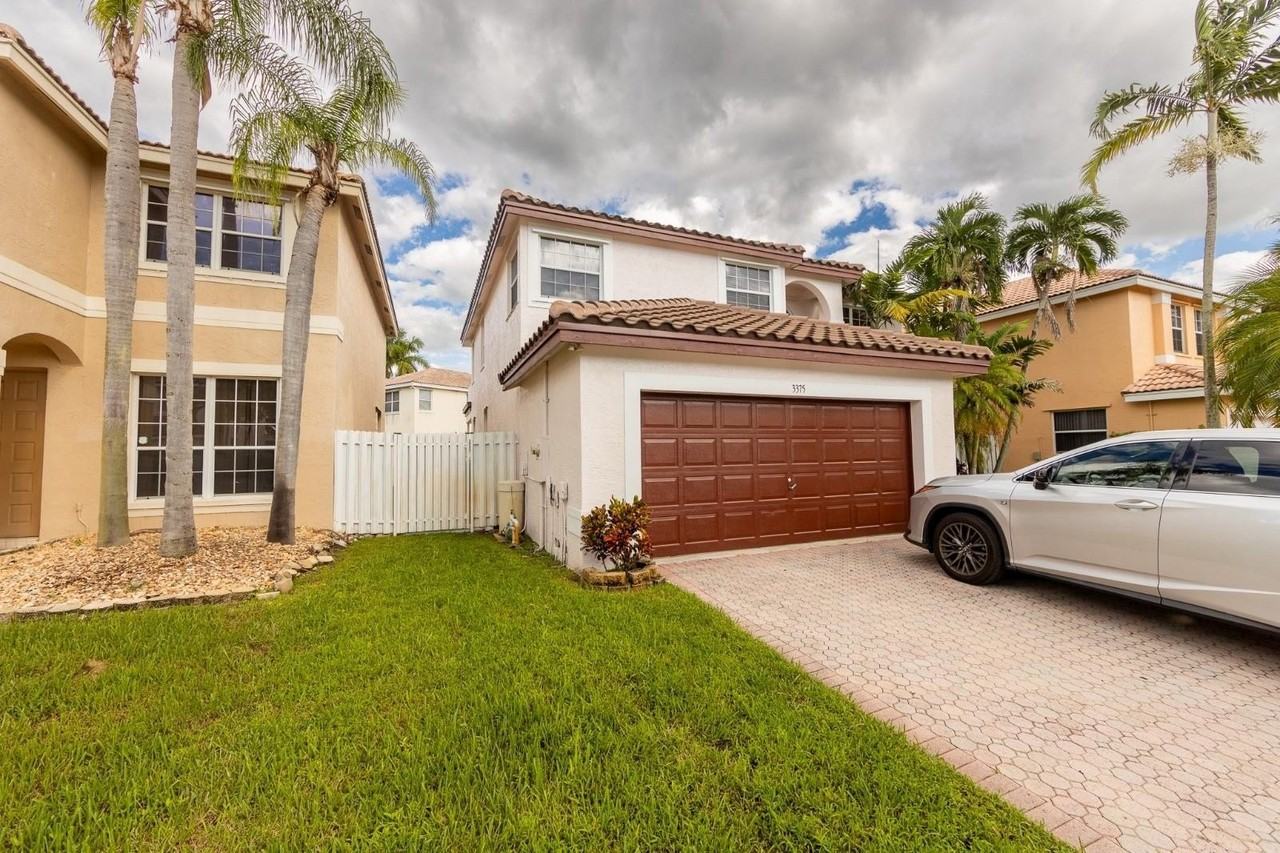 3375 Sw 181st Ter - Photo 4 of 39