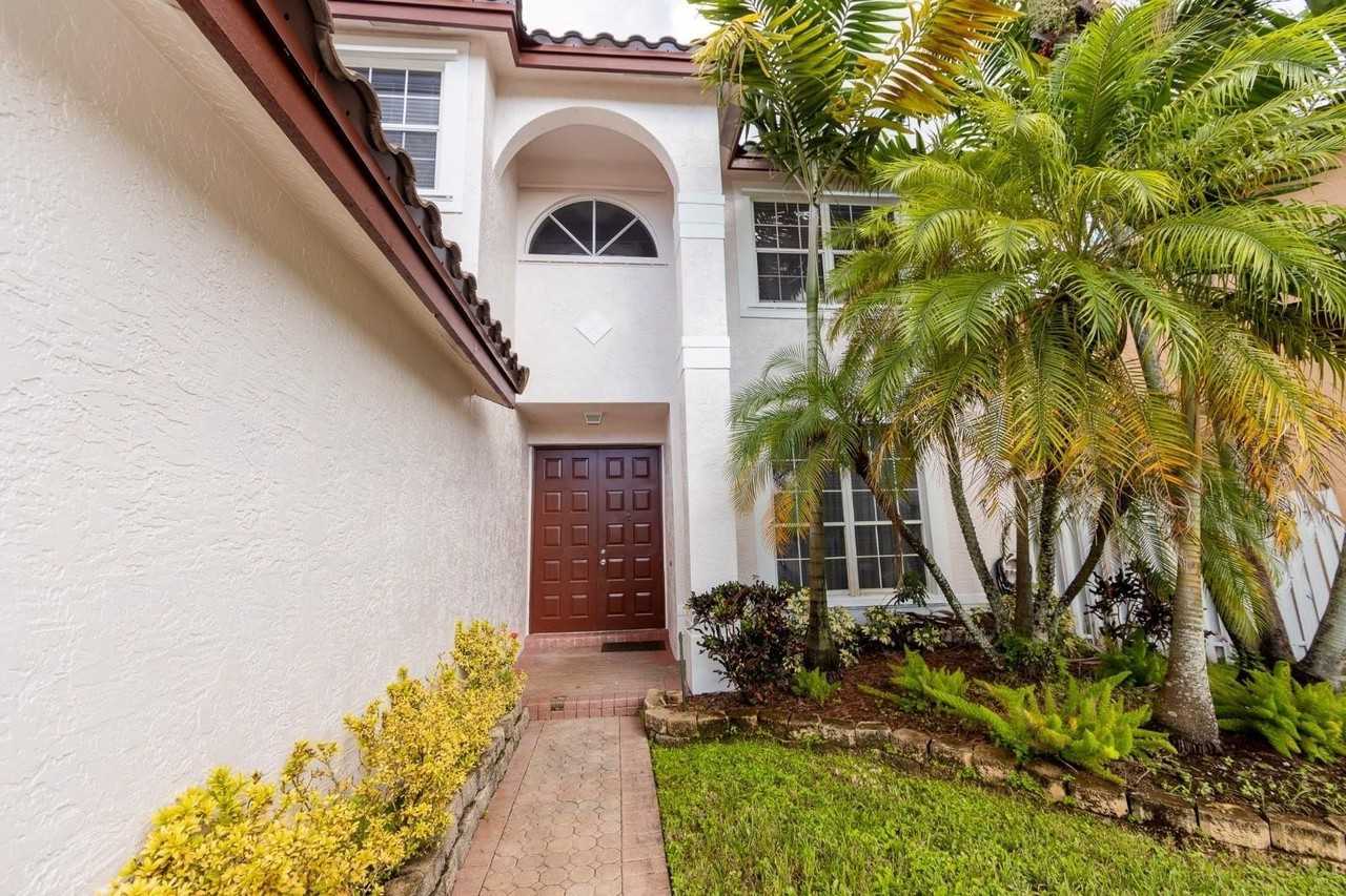 3375 Sw 181st Ter - Photo 5 of 39