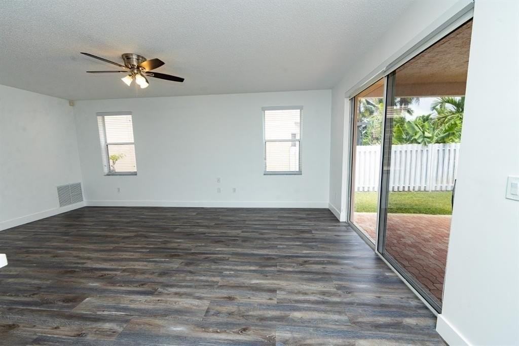 3375 Sw 181st Ter - Photo 7 of 39