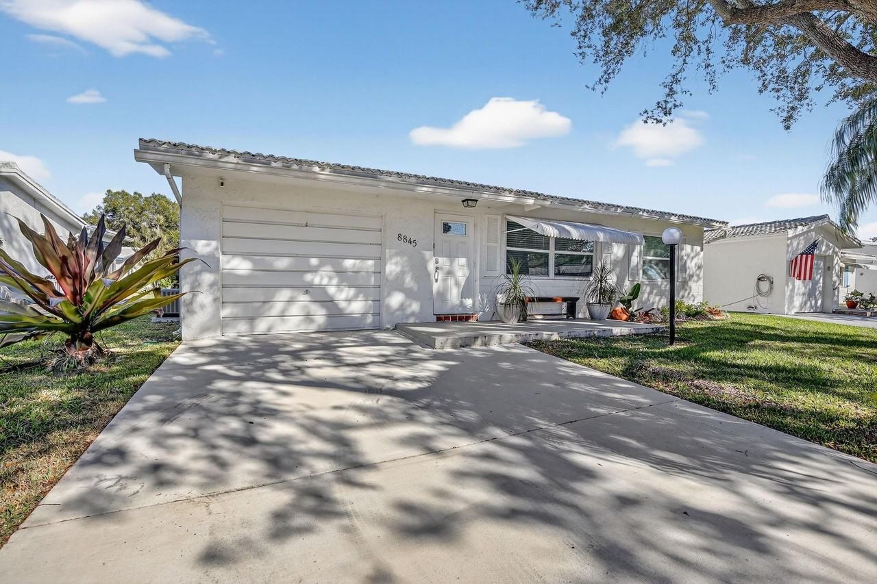 8845 Nw 14th St - Photo 4 of 50