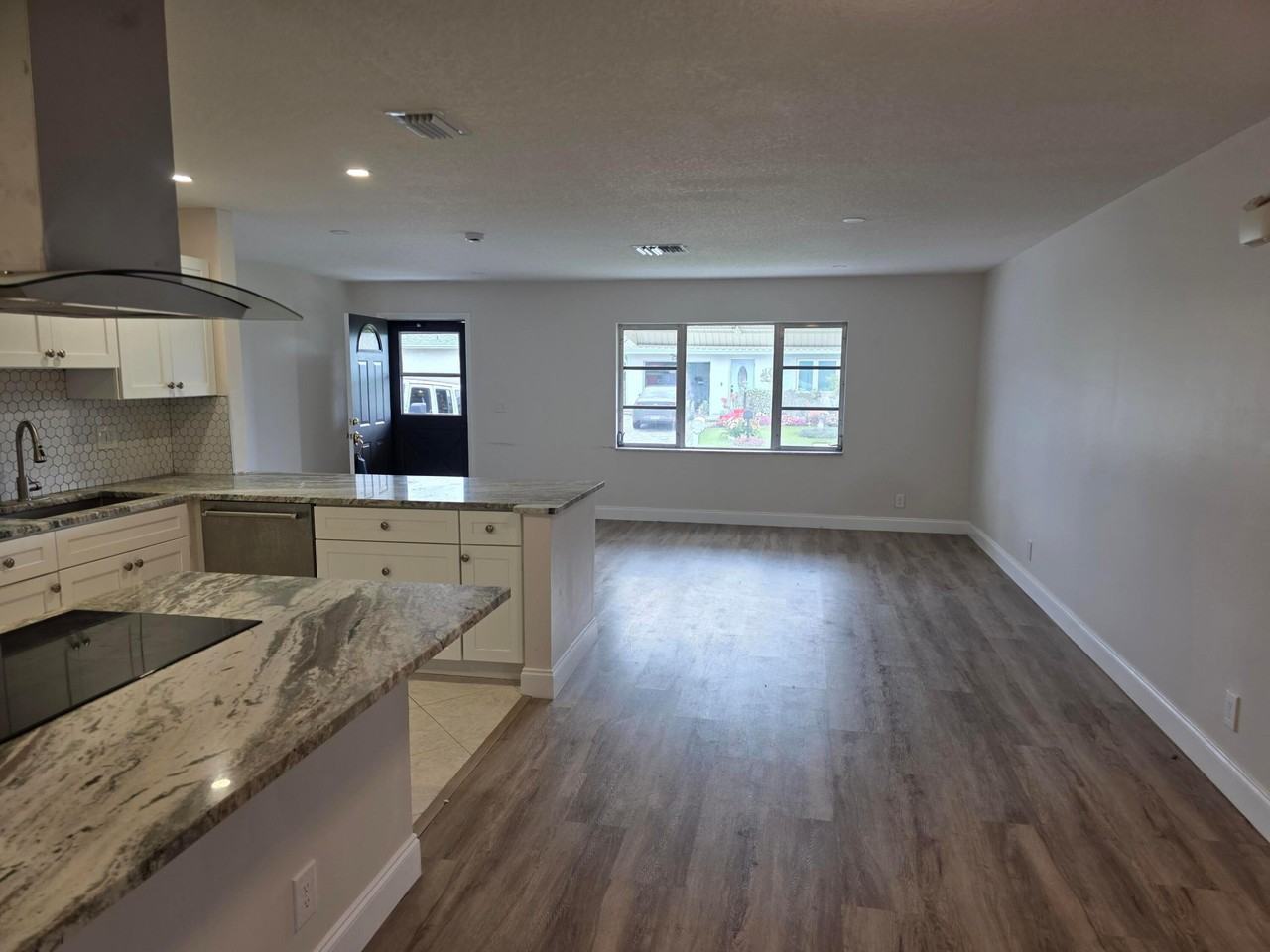 14243 El Clavel Way - Photo 6 of 15