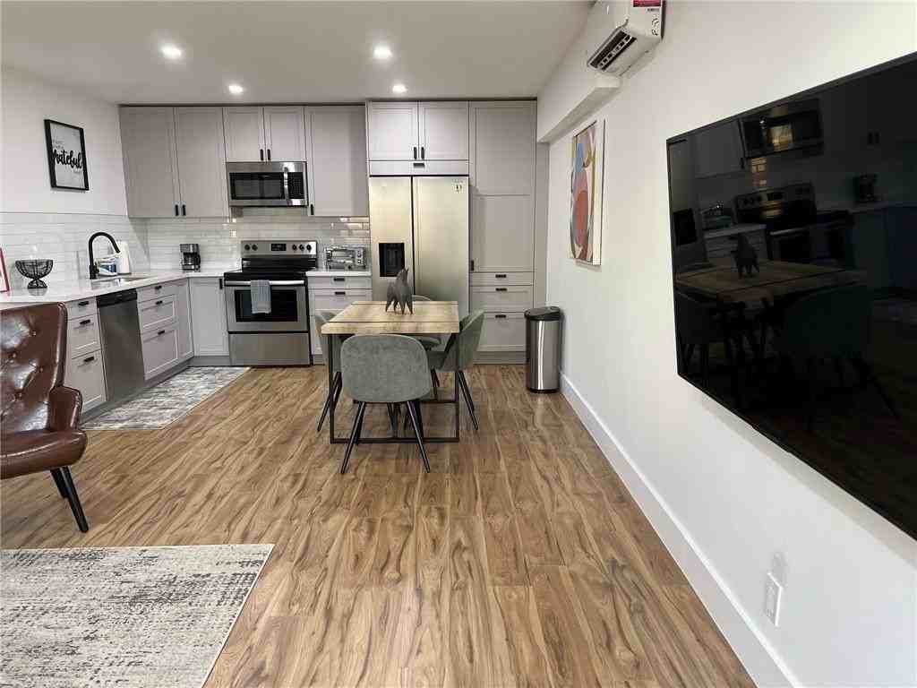 1415 Sw 9th St #A - Photo 3 of 31