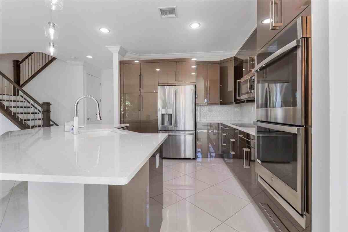 10098 Akenside Dr - Photo 7 of 41