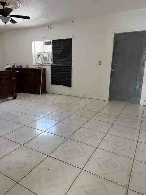 2975 Nw 96th St - Photo 7 of 9