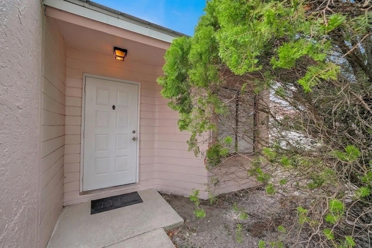 5864 Strawberry Lakes Cir - Photo 2 of 23