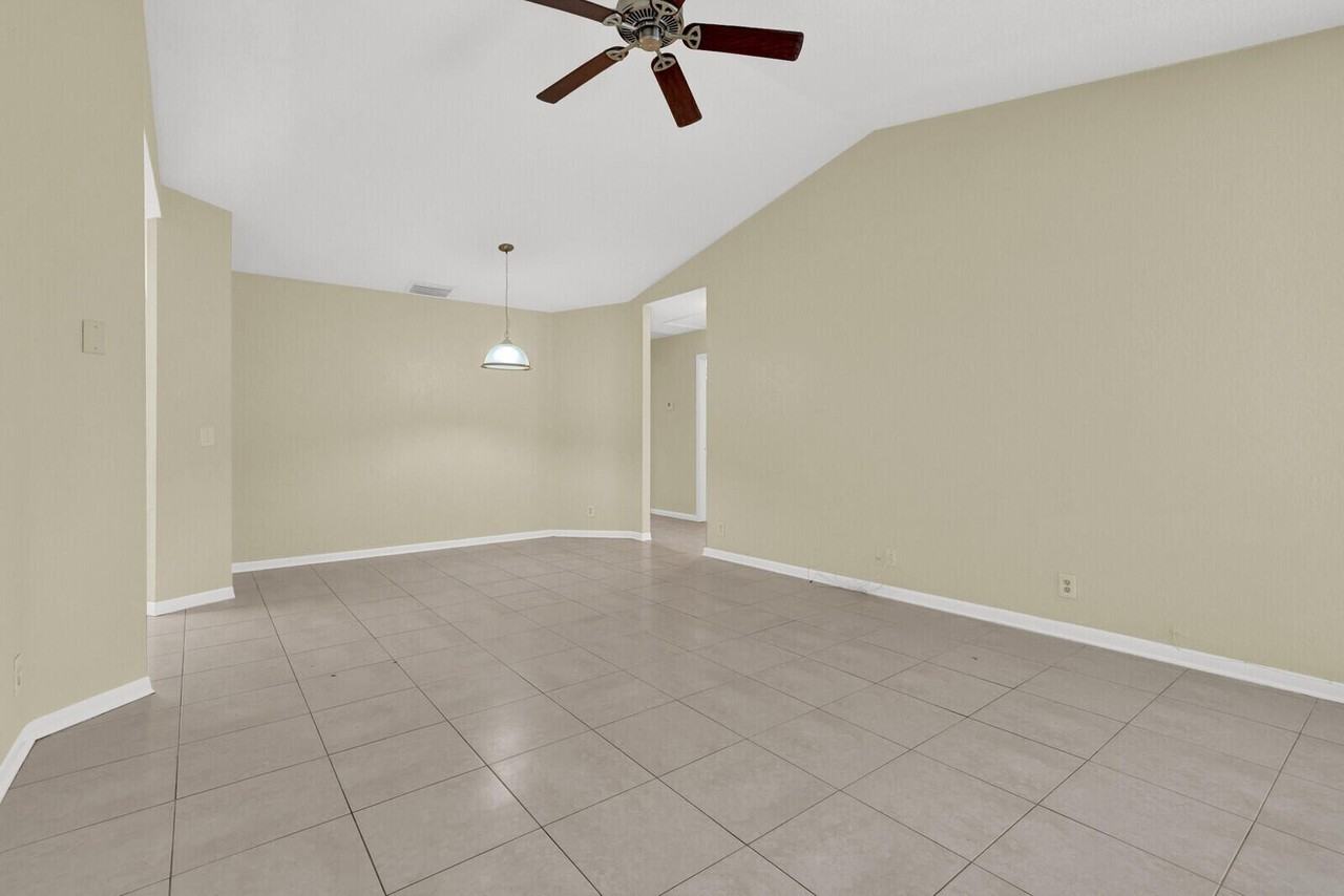 5864 Strawberry Lakes Cir - Photo 5 of 23