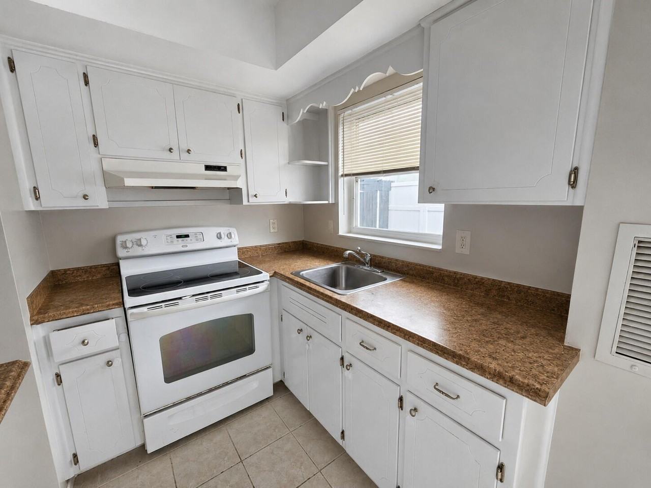 2120 Ne 41st St #A - Photo 4 of 13