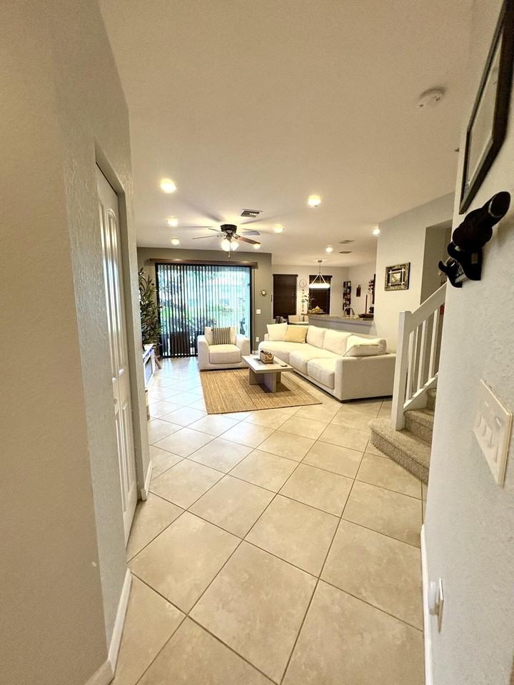 167 Gramercy Square Dr - Photo 2 of 8