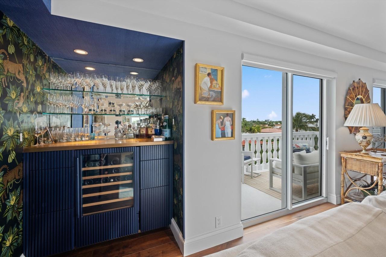 330 Cocoanut Row #5B - Photo 4 of 25