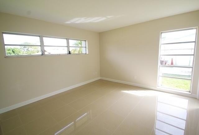 336 Se Tranquilla Ave - Photo 2 of 12