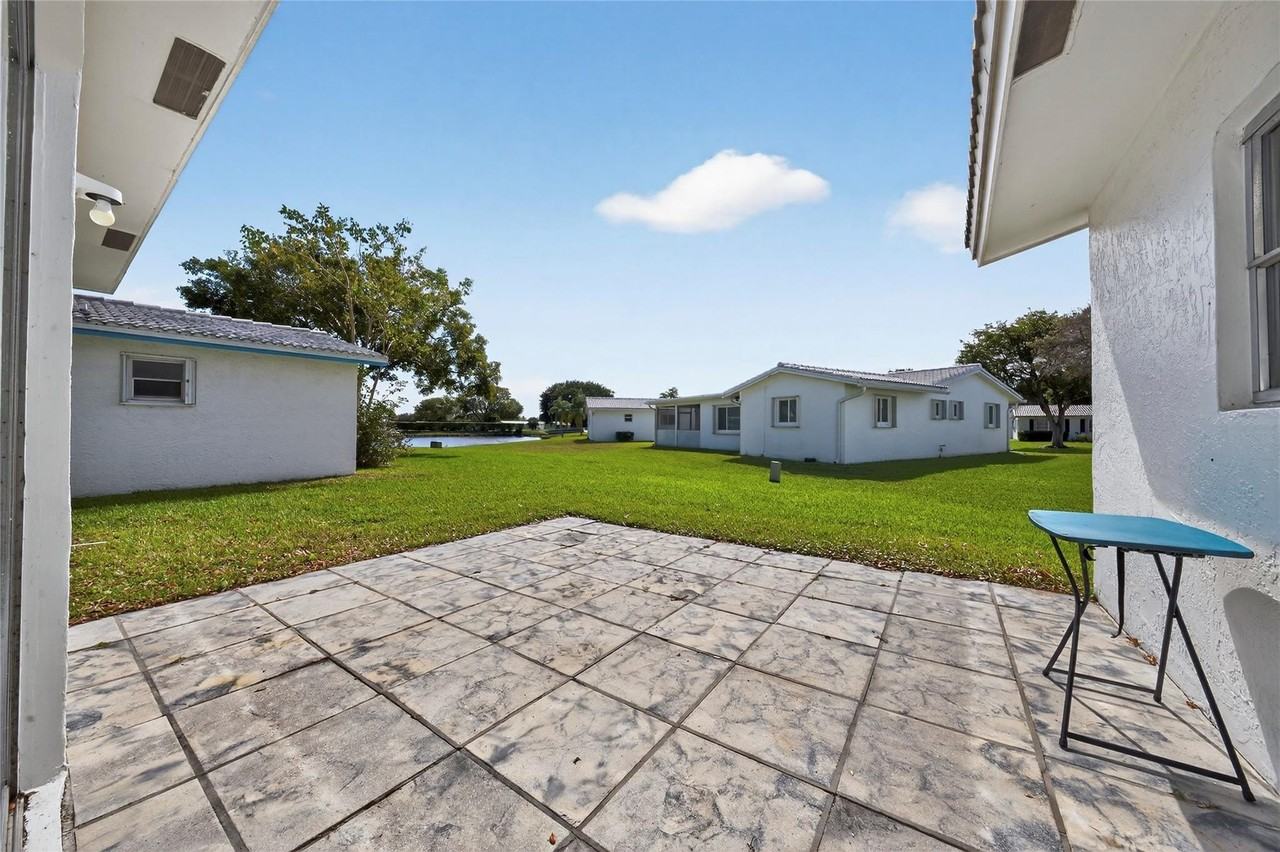 8950 Nw 13th St - Photo 2 of 38