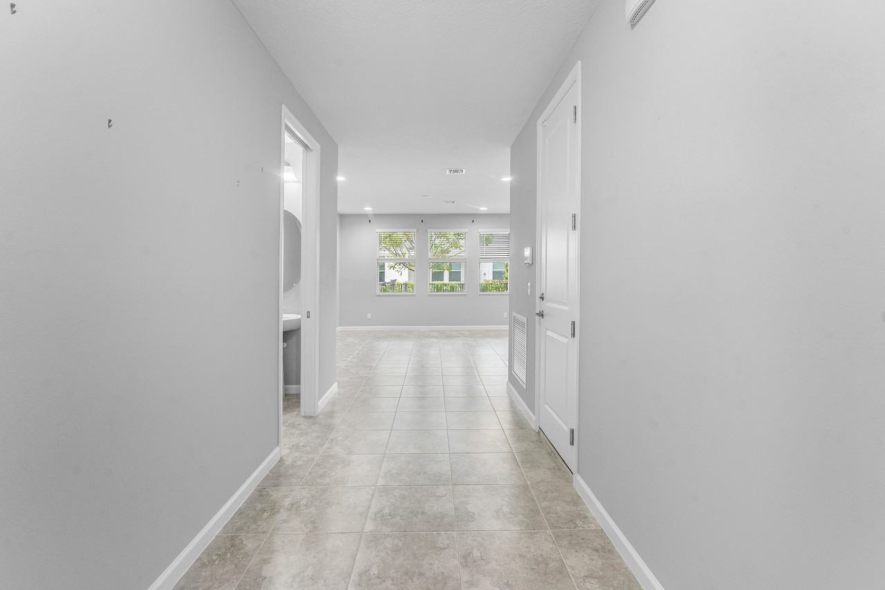 16474 Helix Ct - Photo 7 of 48