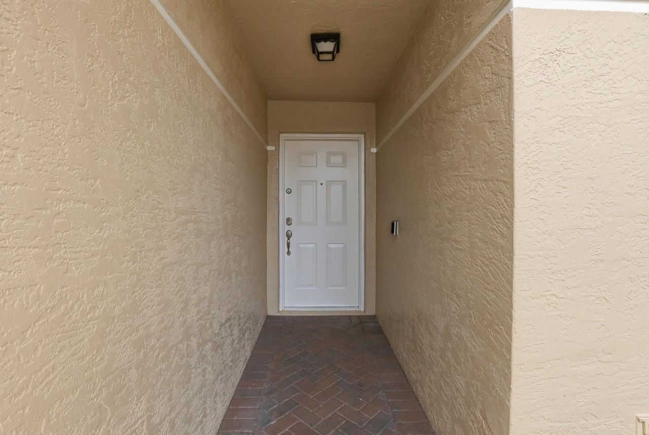 9363 Bridgeport Dr - Photo 4 of 48